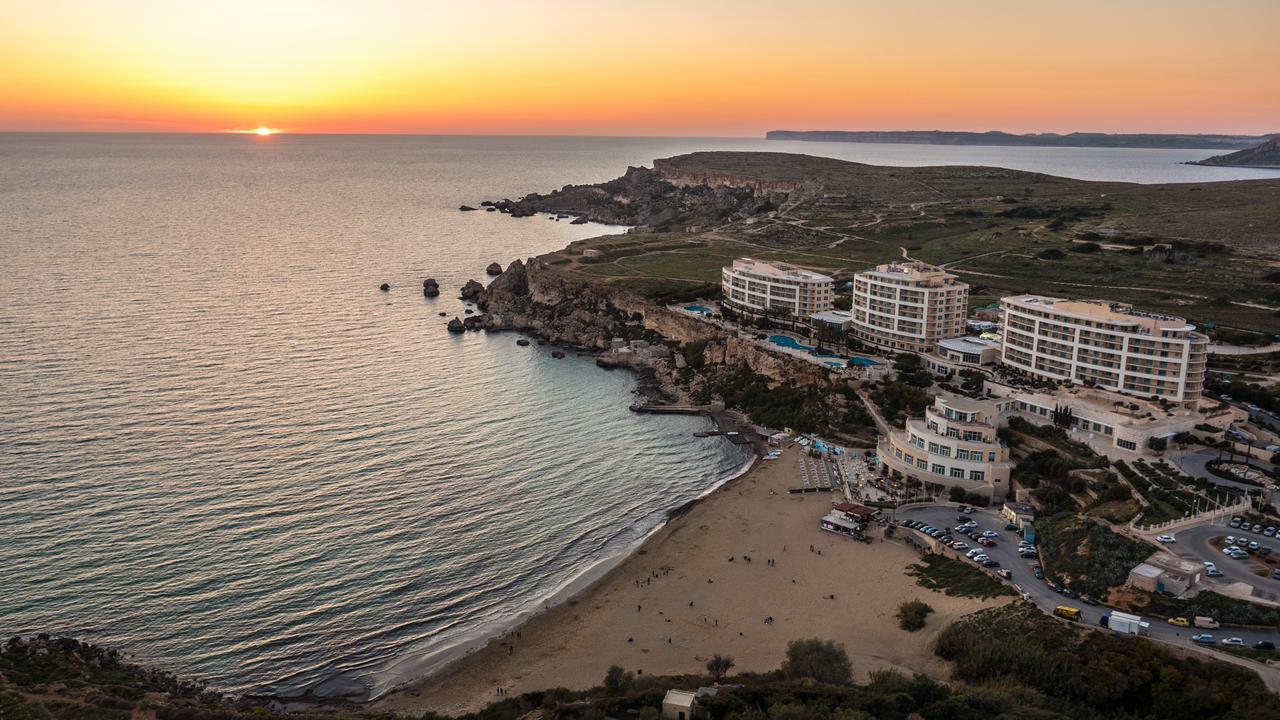 Spinola Bay Top Floor Seafront 3 Bedroom Apartment With Panoramic Sea Views - By Getawaysmalta San Ġiljan Buitenkant foto