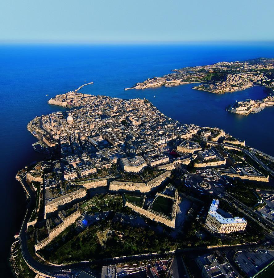 Spinola Bay Top Floor Seafront 3 Bedroom Apartment With Panoramic Sea Views - By Getawaysmalta San Ġiljan Buitenkant foto
